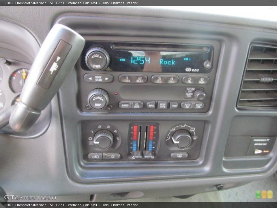 Dark Charcoal Interior Controls for the 2003 Chevrolet Silverado 1500 Z71 Extended Cab 4x4 #66250607