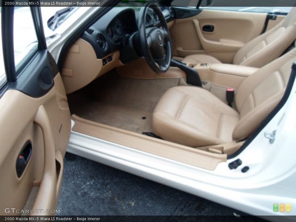 Beige Interior Photo for the 2000 Mazda MX-5 Miata LS Roadster #66325182