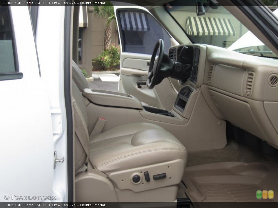 Neutral Interior Photo for the 2006 GMC Sierra 1500 SLT Crew Cab 4x4 #66351342
