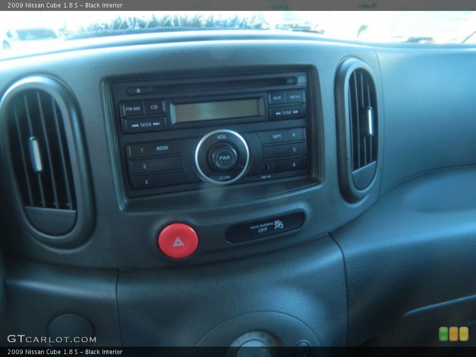 Black Interior Controls for the 2009 Nissan Cube 1.8 S #66358361