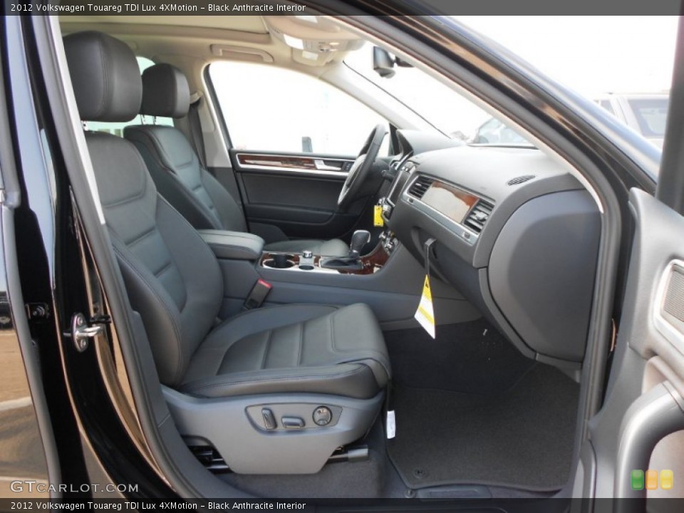 Black Anthracite Interior Photo for the 2012 Volkswagen Touareg TDI Lux 4XMotion #66372362