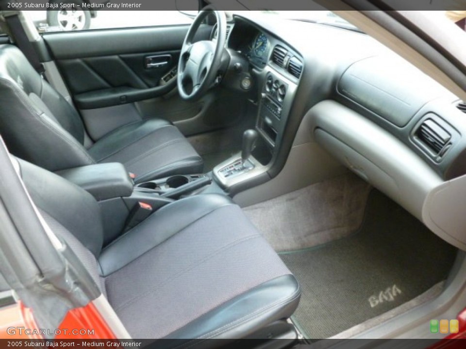 Medium Gray Interior Photo for the 2005 Subaru Baja Sport #66401768