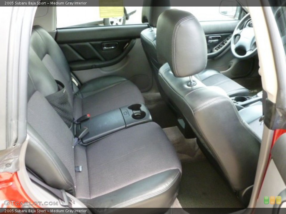 Medium Gray Interior Photo for the 2005 Subaru Baja Sport #66401780