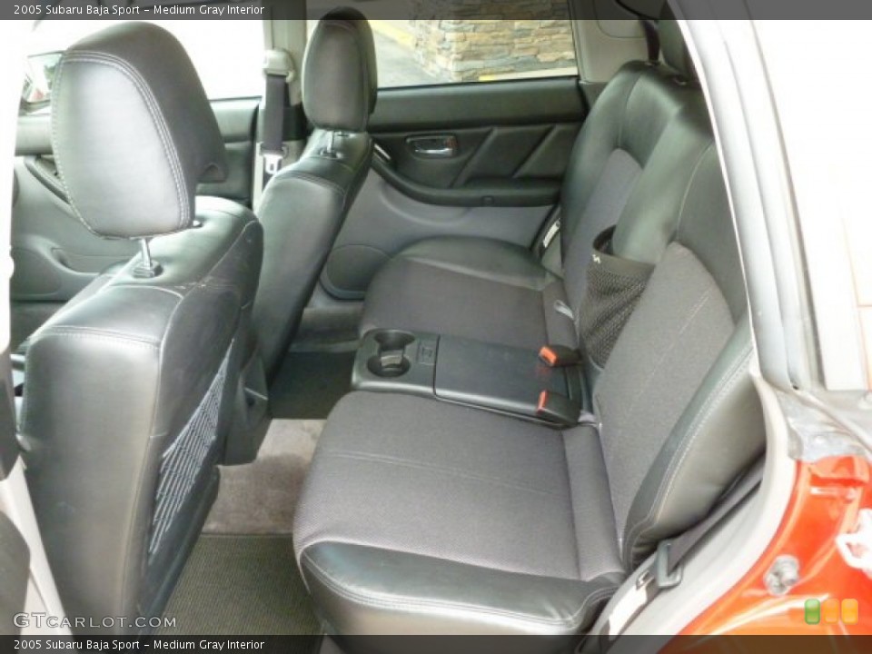Medium Gray Interior Photo for the 2005 Subaru Baja Sport #66401845