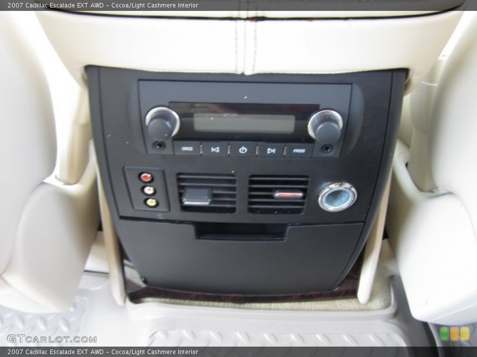 Cocoa/Light Cashmere Interior Controls for the 2007 Cadillac Escalade EXT AWD #66411295