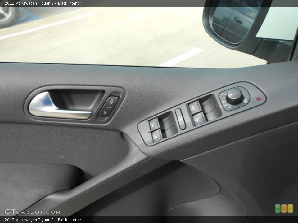 Black Interior Controls for the 2012 Volkswagen Tiguan S #66455961