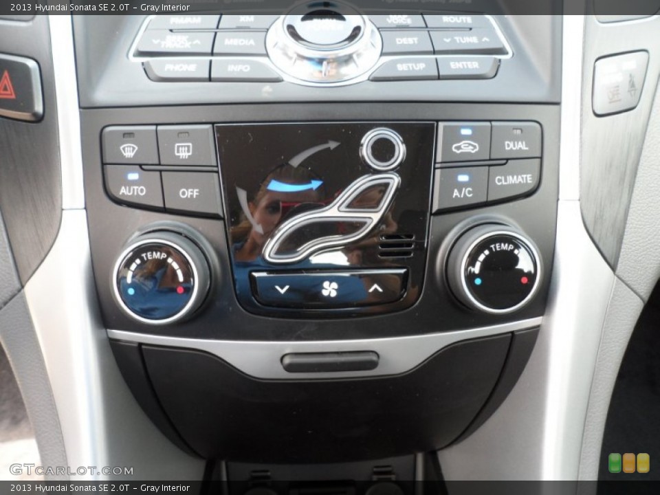 Gray Interior Controls for the 2013 Hyundai Sonata SE 2.0T #66465378