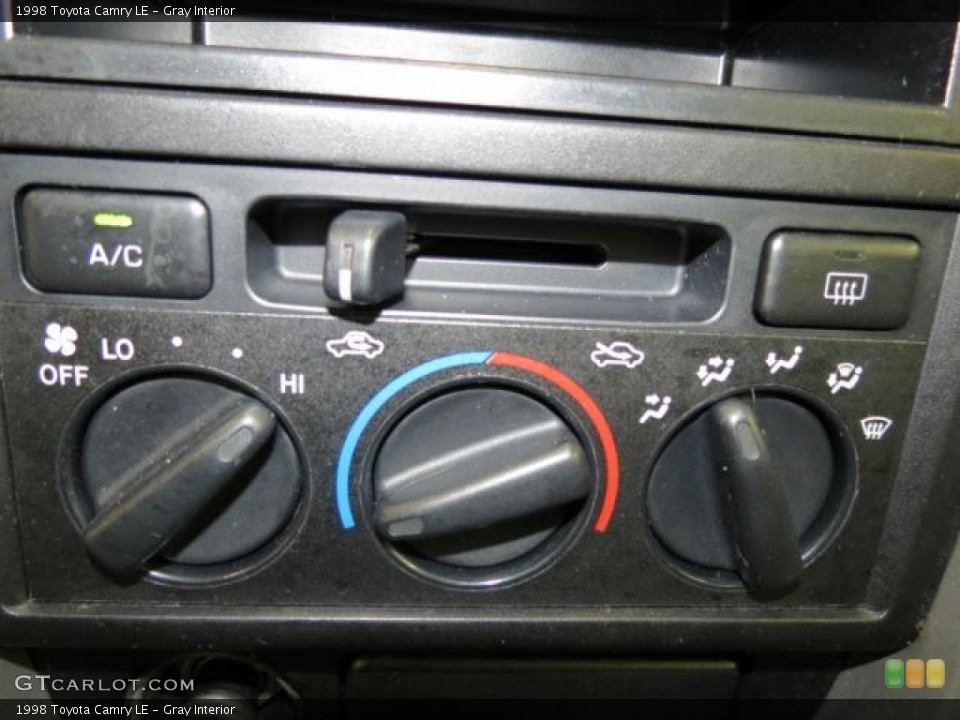 Gray Interior Controls for the 1998 Toyota Camry LE #66493248