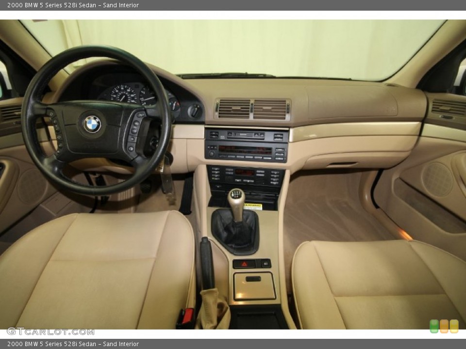 Sand Interior Dashboard for the 2000 BMW 5 Series 528i Sedan #66502614