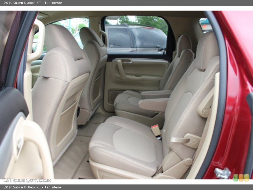 Tan Interior Photo for the 2010 Saturn Outlook XE #66513012