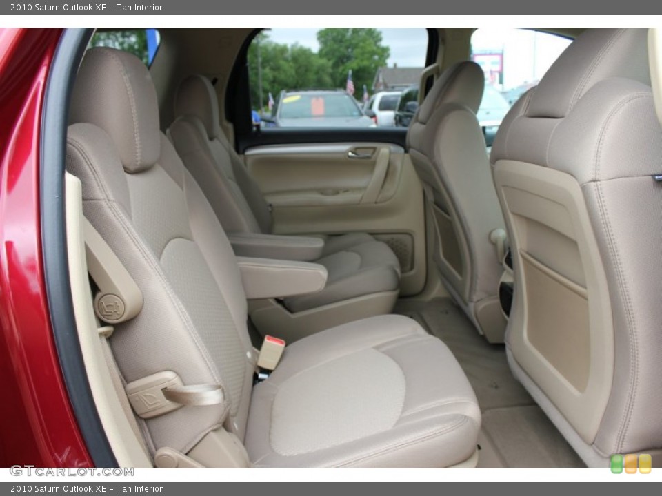 Tan Interior Photo for the 2010 Saturn Outlook XE #66513057