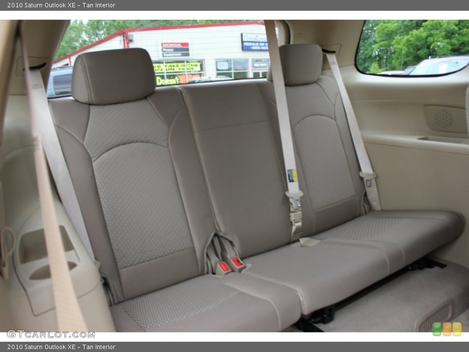 Tan Interior Photo for the 2010 Saturn Outlook XE #66513066