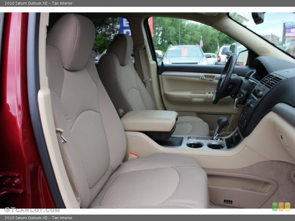 Tan Interior Photo for the 2010 Saturn Outlook XE #66513075