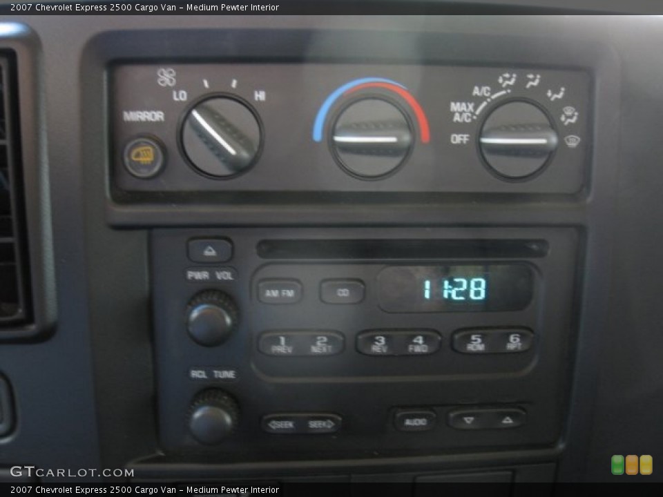 Medium Pewter Interior Controls for the 2007 Chevrolet Express 2500 Cargo Van #66515730
