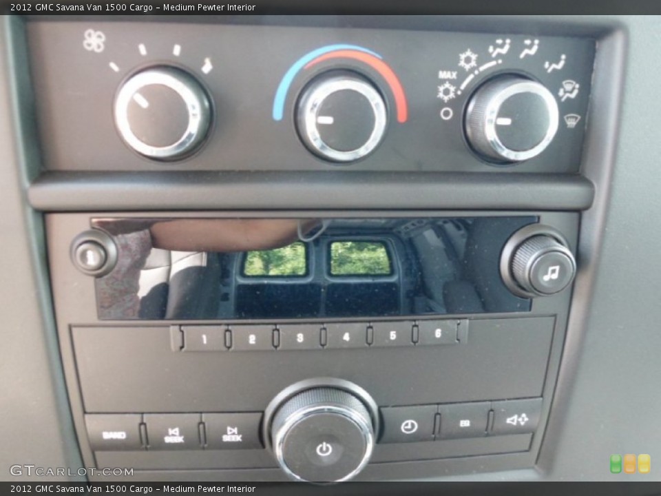 Medium Pewter Interior Controls for the 2012 GMC Savana Van 1500 Cargo #66544515
