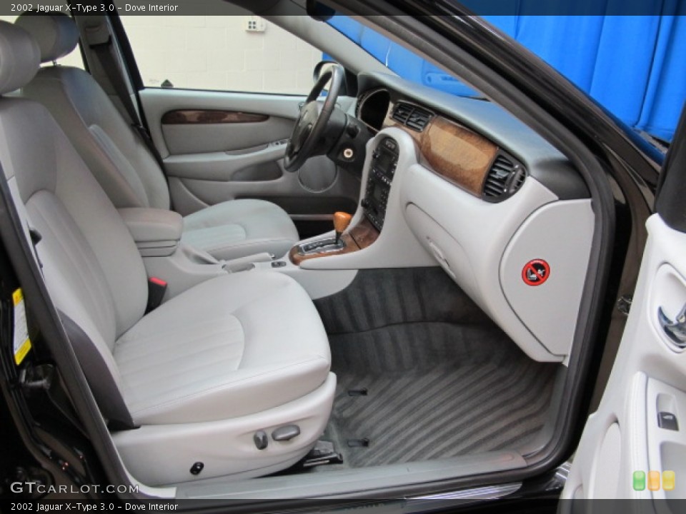 Dove Interior Photo for the 2002 Jaguar X-Type 3.0 #66551674