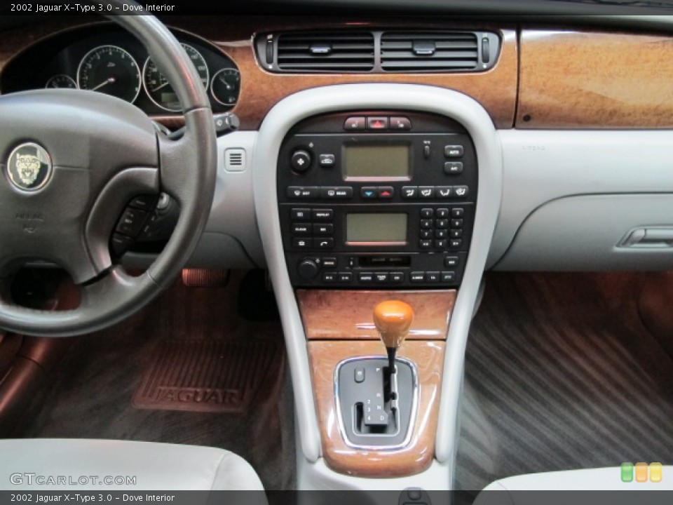 Dove Interior Controls for the 2002 Jaguar X-Type 3.0 #66551683