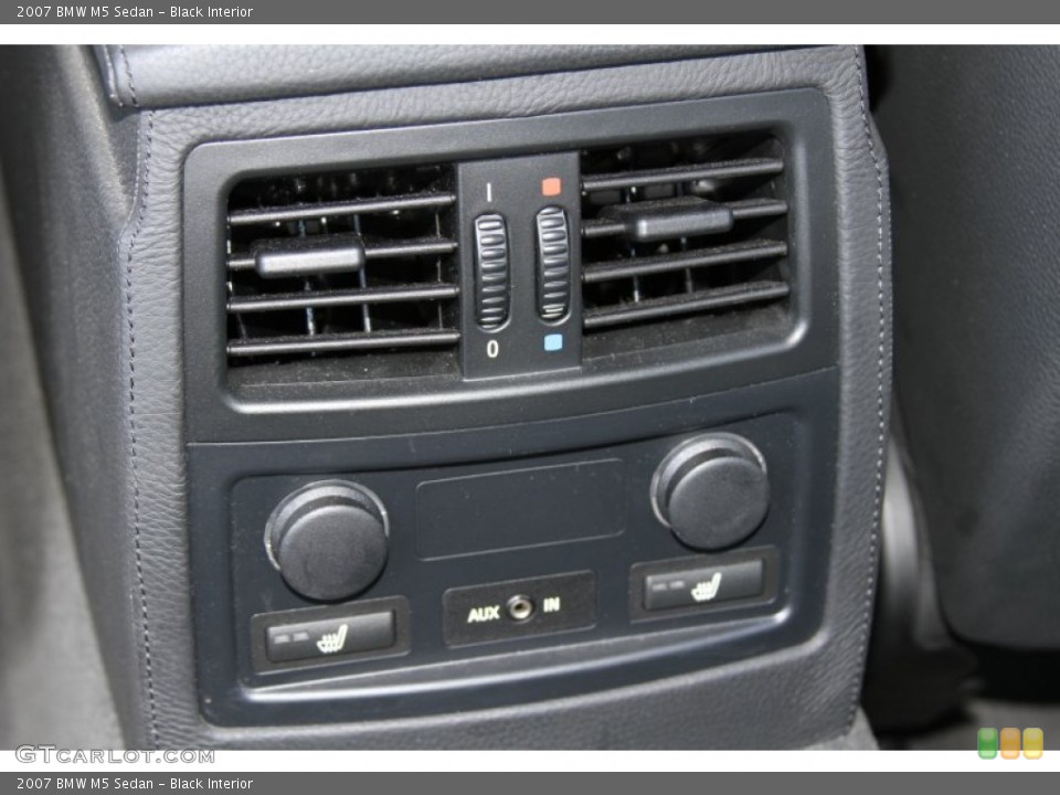 Black Interior Controls for the 2007 BMW M5 Sedan #66553258