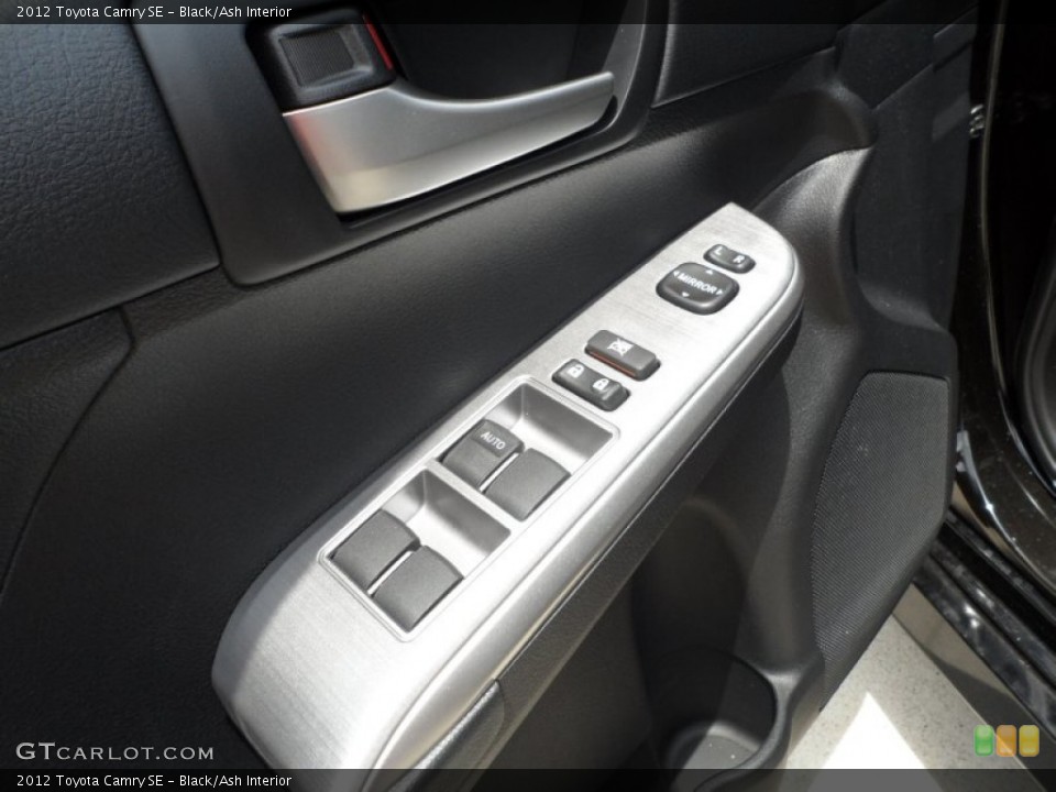 Black/Ash Interior Controls for the 2012 Toyota Camry SE #66553597
