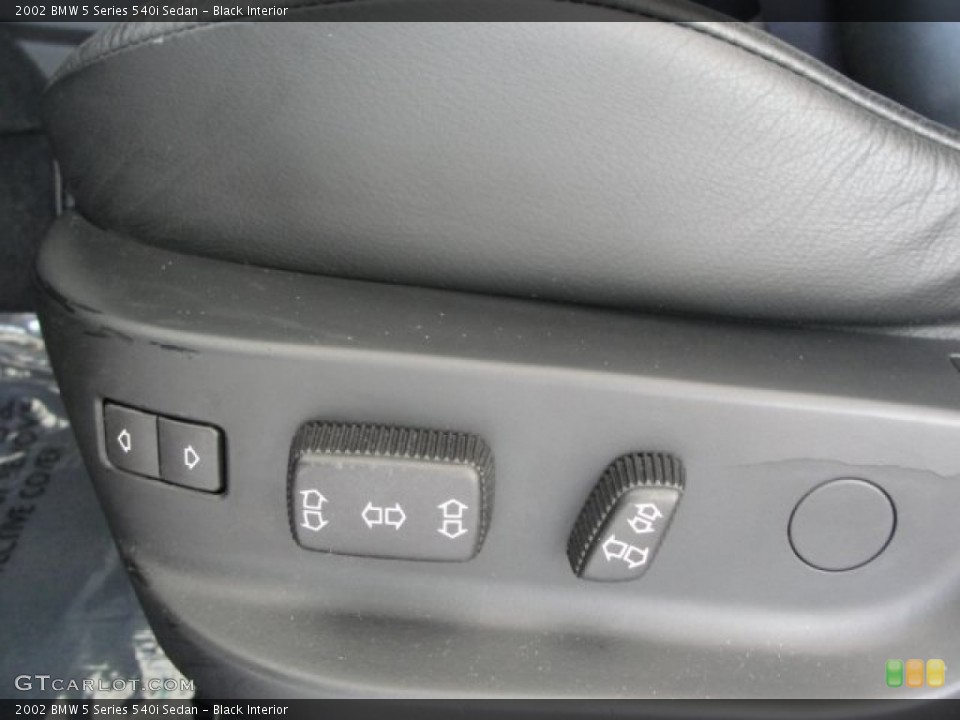 Black Interior Controls for the 2002 BMW 5 Series 540i Sedan #66557571