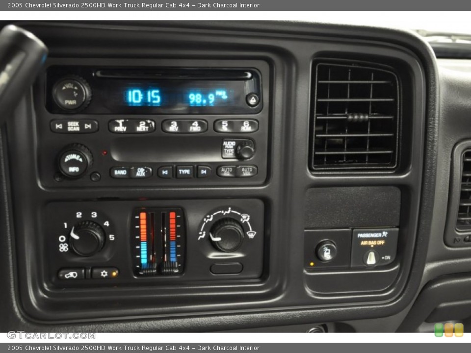 Dark Charcoal Interior Controls for the 2005 Chevrolet Silverado 2500HD Work Truck Regular Cab 4x4 #66577941