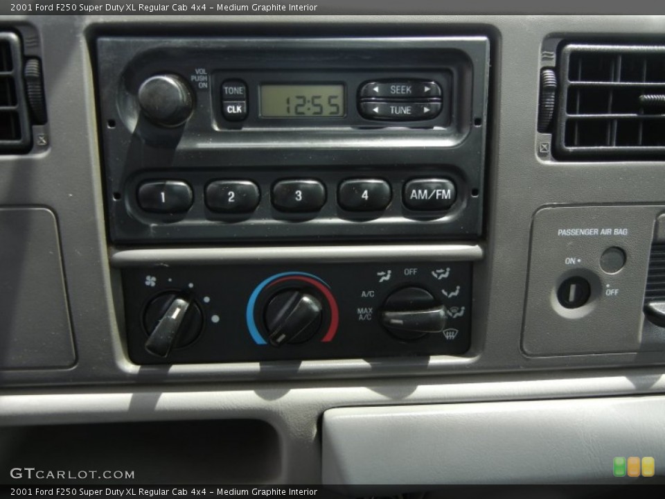 Medium Graphite Interior Controls for the 2001 Ford F250 Super Duty XL Regular Cab 4x4 #66598103
