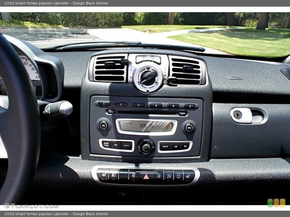Design Black Interior Controls for the 2009 Smart fortwo passion cabriolet #66616856