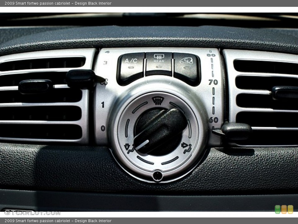 Design Black Interior Controls for the 2009 Smart fortwo passion cabriolet #66616934