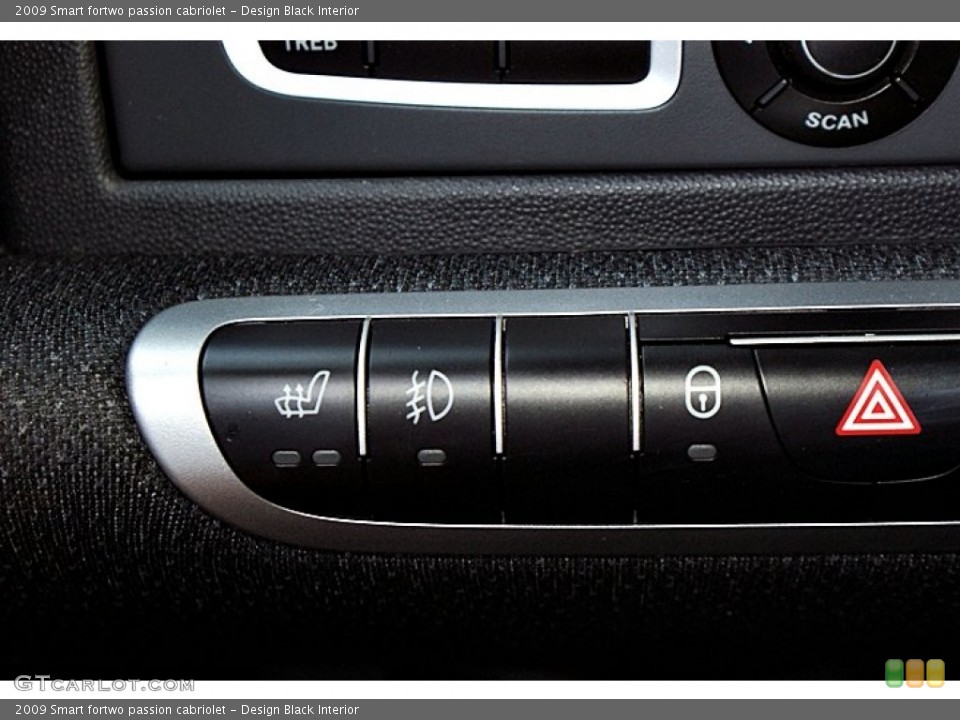 Design Black Interior Controls for the 2009 Smart fortwo passion cabriolet #66617033