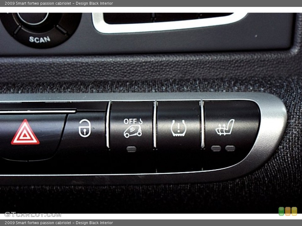 Design Black Interior Controls for the 2009 Smart fortwo passion cabriolet #66617042