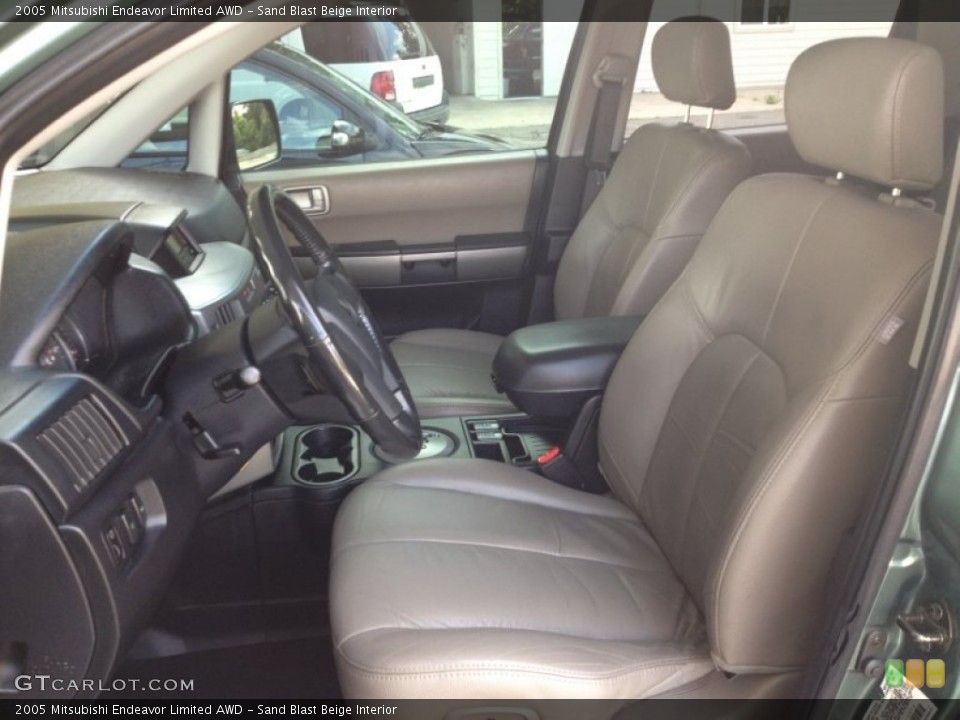 Sand Blast Beige Interior Photo for the 2005 Mitsubishi Endeavor Limited AWD #66629771