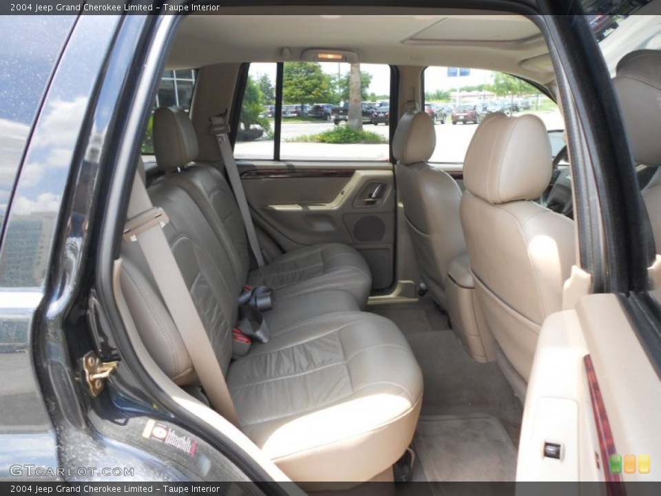 Taupe Interior Photo for the 2004 Jeep Grand Cherokee Limited #66646856