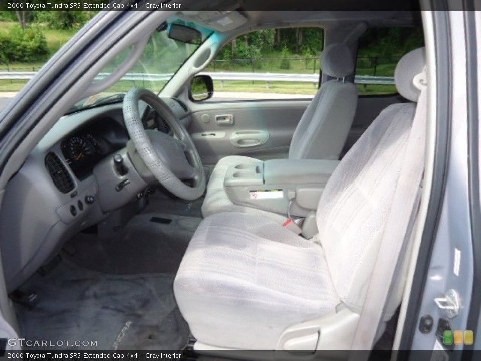 Gray Interior Photo for the 2000 Toyota Tundra SR5 Extended Cab 4x4 #66658592