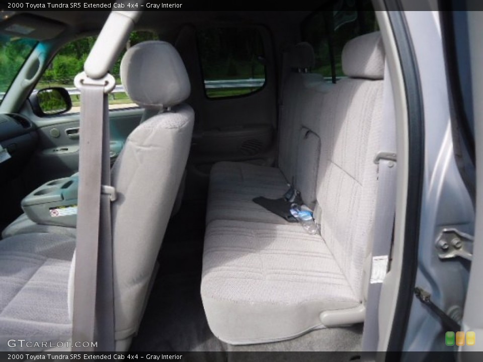 Gray Interior Photo for the 2000 Toyota Tundra SR5 Extended Cab 4x4 #66658601