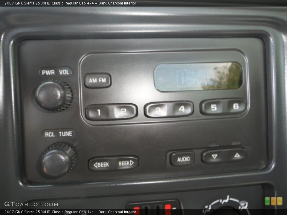 Dark Charcoal Interior Controls for the 2007 GMC Sierra 2500HD Classic Regular Cab 4x4 #66663812
