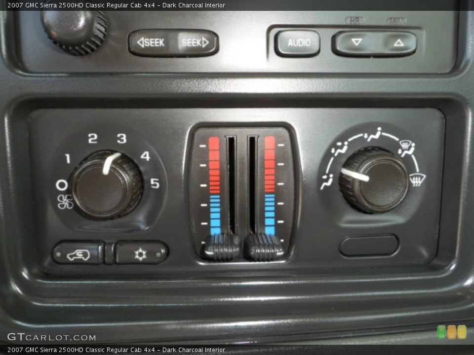 Dark Charcoal Interior Controls for the 2007 GMC Sierra 2500HD Classic Regular Cab 4x4 #66663818