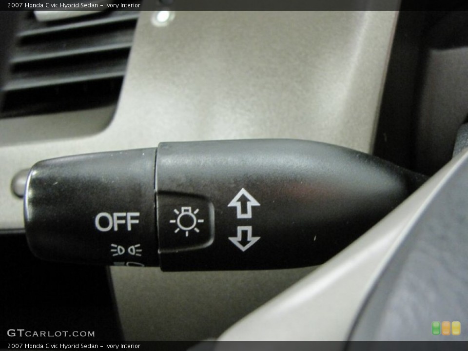 Ivory Interior Controls for the 2007 Honda Civic Hybrid Sedan #66685724