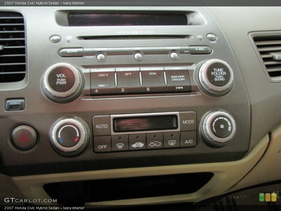 Ivory Interior Controls for the 2007 Honda Civic Hybrid Sedan #66685763
