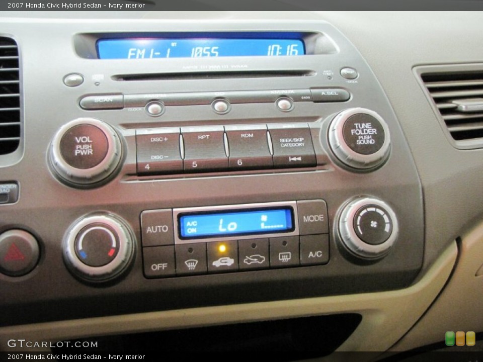Ivory Interior Controls for the 2007 Honda Civic Hybrid Sedan #66685766