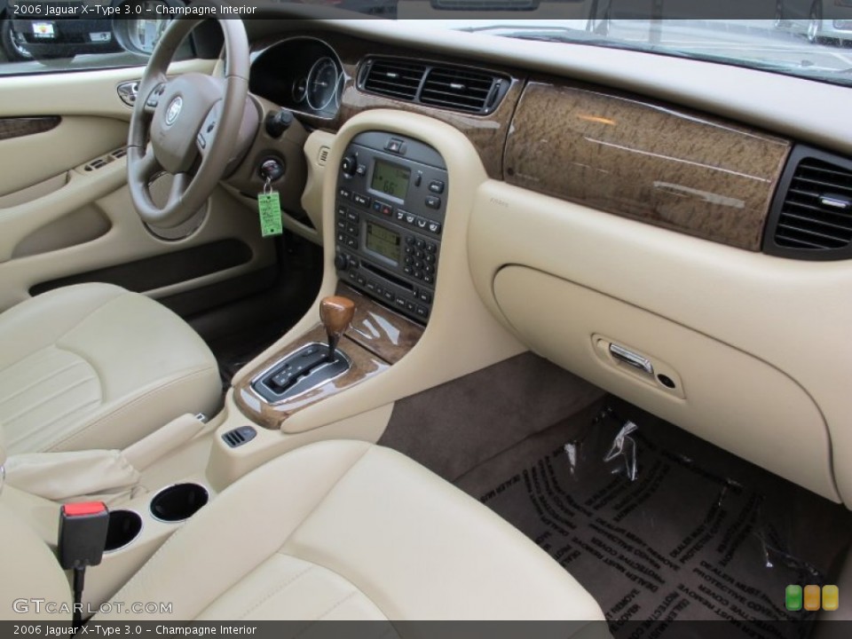 Champagne Interior Dashboard for the 2006 Jaguar X-Type 3.0 #66692723