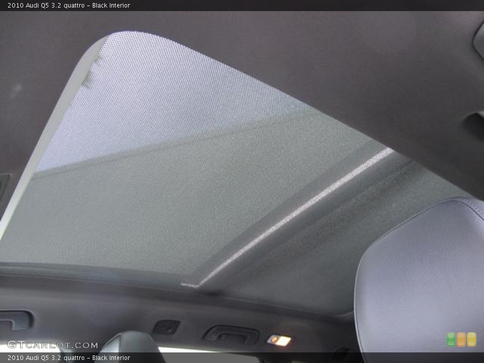 Black Interior Sunroof for the 2010 Audi Q5 3.2 quattro #66692780
