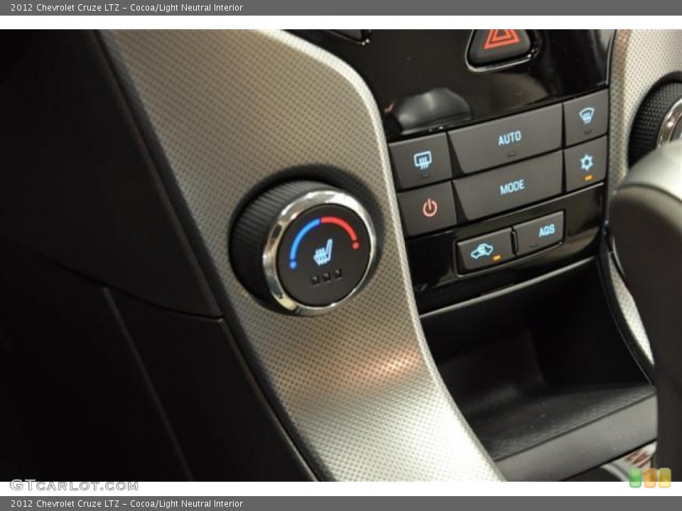 Cocoa/Light Neutral Interior Controls for the 2012 Chevrolet Cruze LTZ #66698474