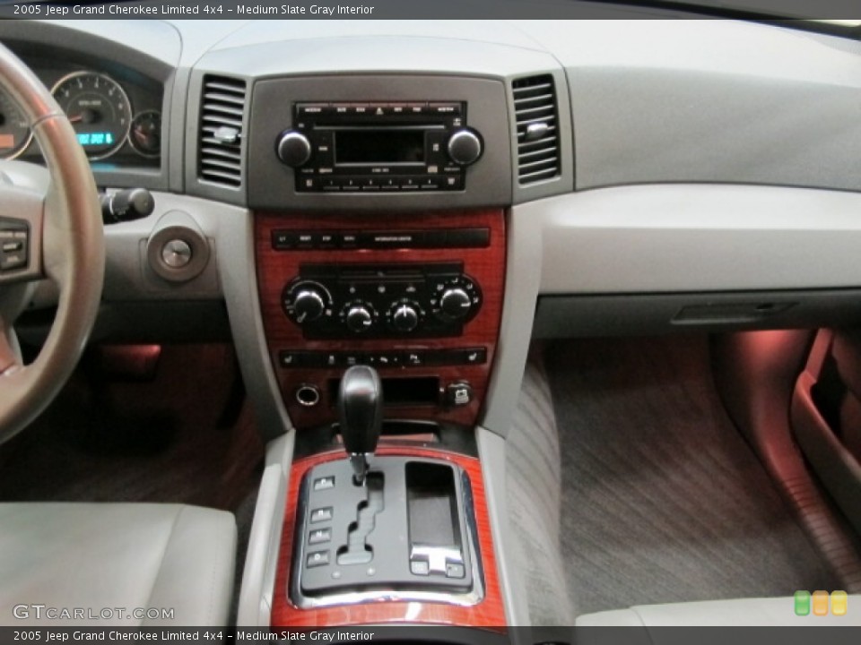 Medium Slate Gray Interior Controls for the 2005 Jeep Grand Cherokee Limited 4x4 #66712337