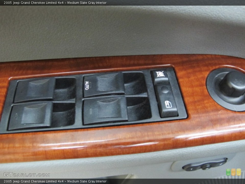 Medium Slate Gray Interior Controls for the 2005 Jeep Grand Cherokee Limited 4x4 #66712436