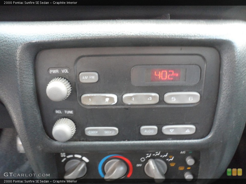 Graphite Interior Controls for the 2000 Pontiac Sunfire SE Sedan #66745753