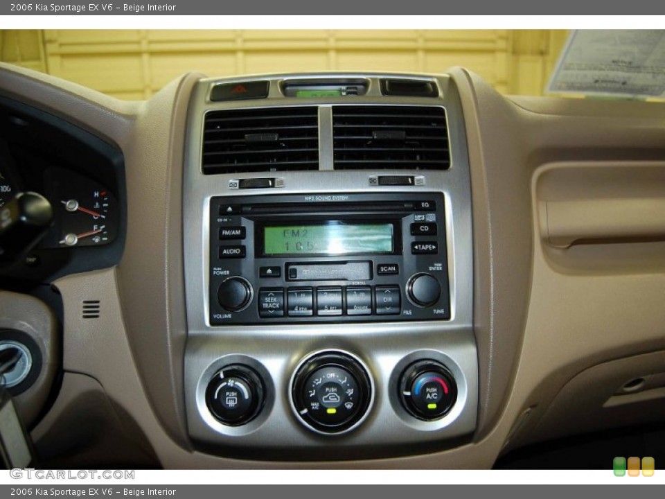 Beige Interior Controls for the 2006 Kia Sportage EX V6 #66779084