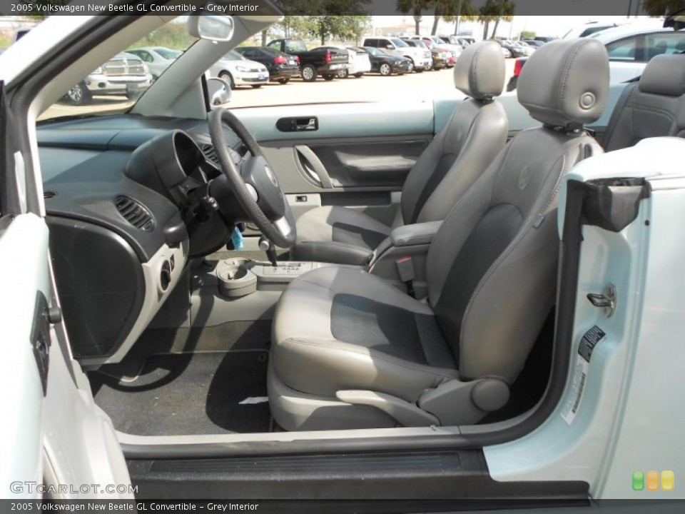 Grey Interior Photo for the 2005 Volkswagen New Beetle GL Convertible #66797008