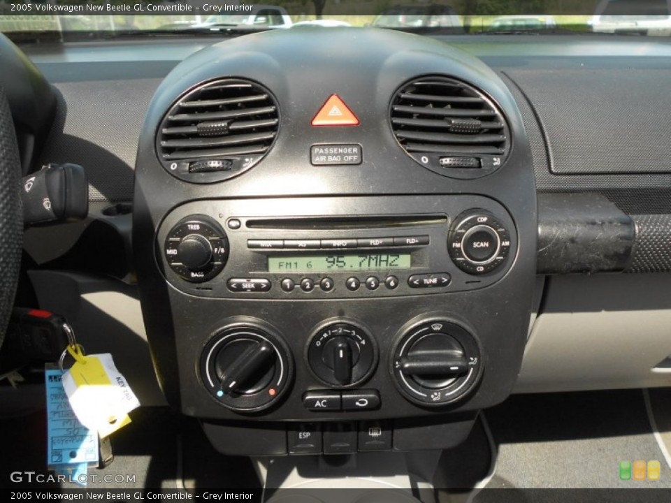 Grey Interior Controls for the 2005 Volkswagen New Beetle GL Convertible #66797076