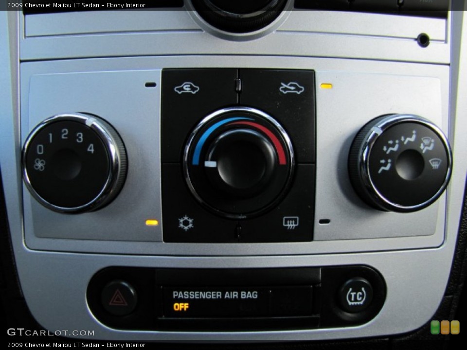 Ebony Interior Controls for the 2009 Chevrolet Malibu LT Sedan #66830134