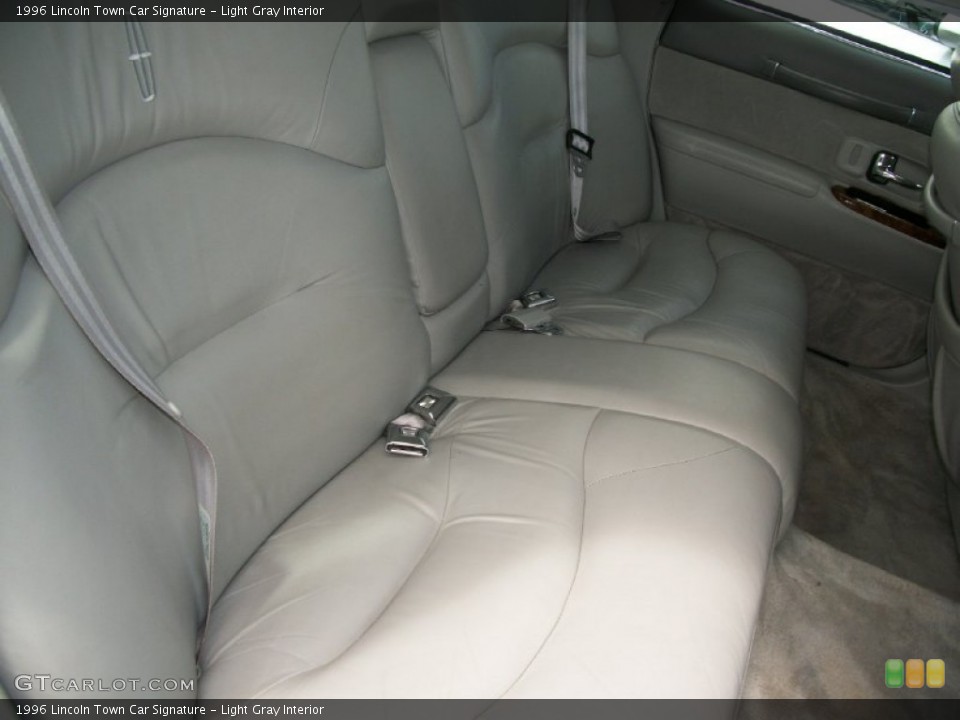 Light Gray Interior Photo for the 1996 Lincoln Town Car Signature #66832640